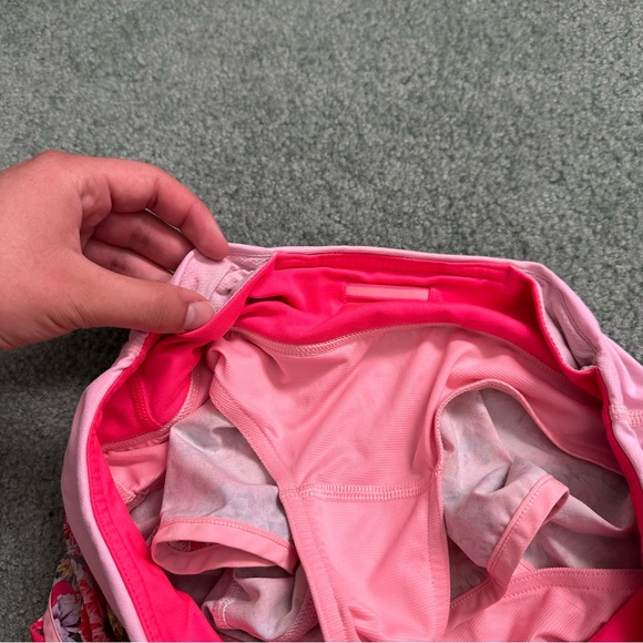 Lululemon Flowabunga Speed Shorts Pink Floral Size 4. 2.5 inseam - Picture 5 of 7